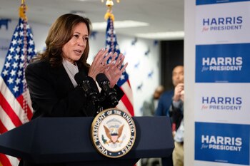 Kamala Harris habla en el