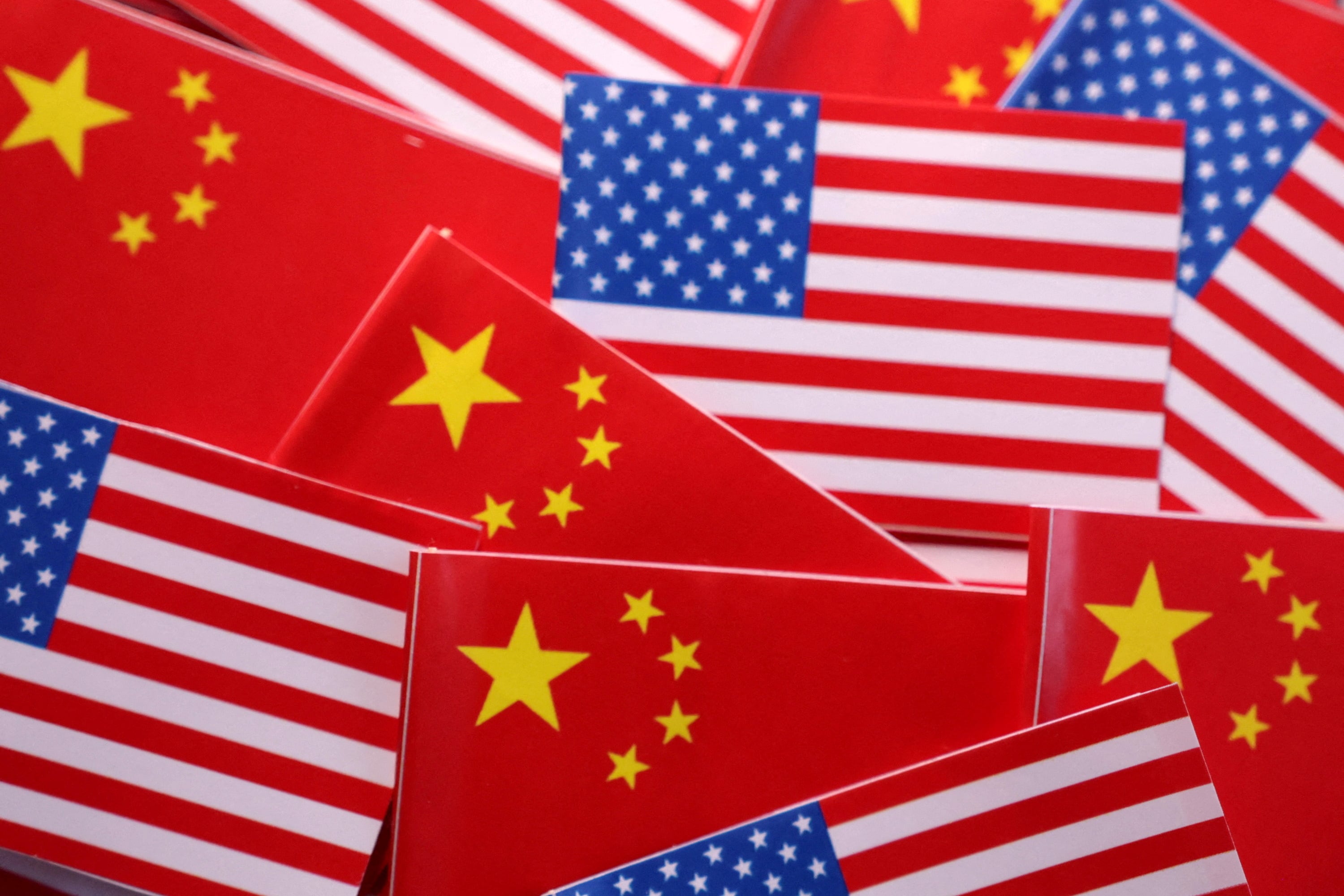 Estados Unidos conserva ventaja en chips de IA, pero China acelera su plan de autosuficiencia - REUTERS/Dado Ruvic/Ilustración/Foto de archivo