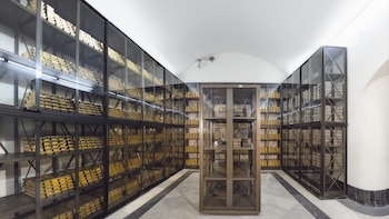 El Banco de España pagará 720.000 euros a una empresa para que haga lingotes y monedas falsas: son reproducciones que los turistas podrán ver en el museo que abrirá en 2028