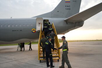El operativo de la FAC incluye el transporte de uniformados a puestos de votación y zonas periféricas, con cobertura de regiones de difícil acceso - crédito prensa FAC