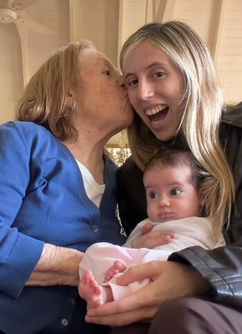 El video de Clara Sarkany con su abuela y la recién nacida Bruna se volvió tendencia en redes sociales por el humor y la ternura del intercambio