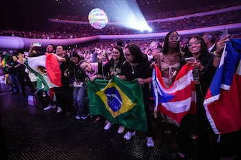 Fans de distintos países viajaron para ver a la estrella mexicana en concierto y le hiciieron llegar regalos (Ocesa: José Jorge Carreón)