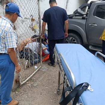 La mujer solo pretendía salvar