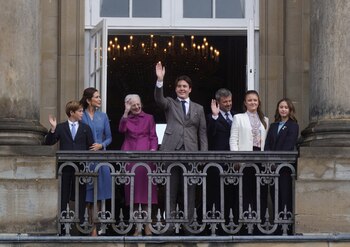 El príncipe Christian junto a