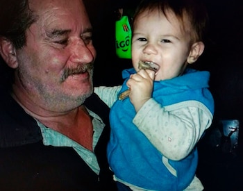 Mario Ramón Dupuy, junto a