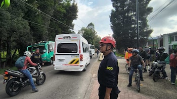 Cables de alta tensión alcanzaron un bus de la empresa Flota Águila en la vía Siberia-Tenjo, en Cundinamarca: se reporta un muerto y seis heridos