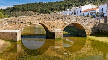 Las mejores piscinas naturales de Sevilla: oasis de agua y naturaleza para escapar del calor sin salir de la provincia
