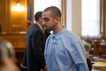 Hadi Matar llega a su