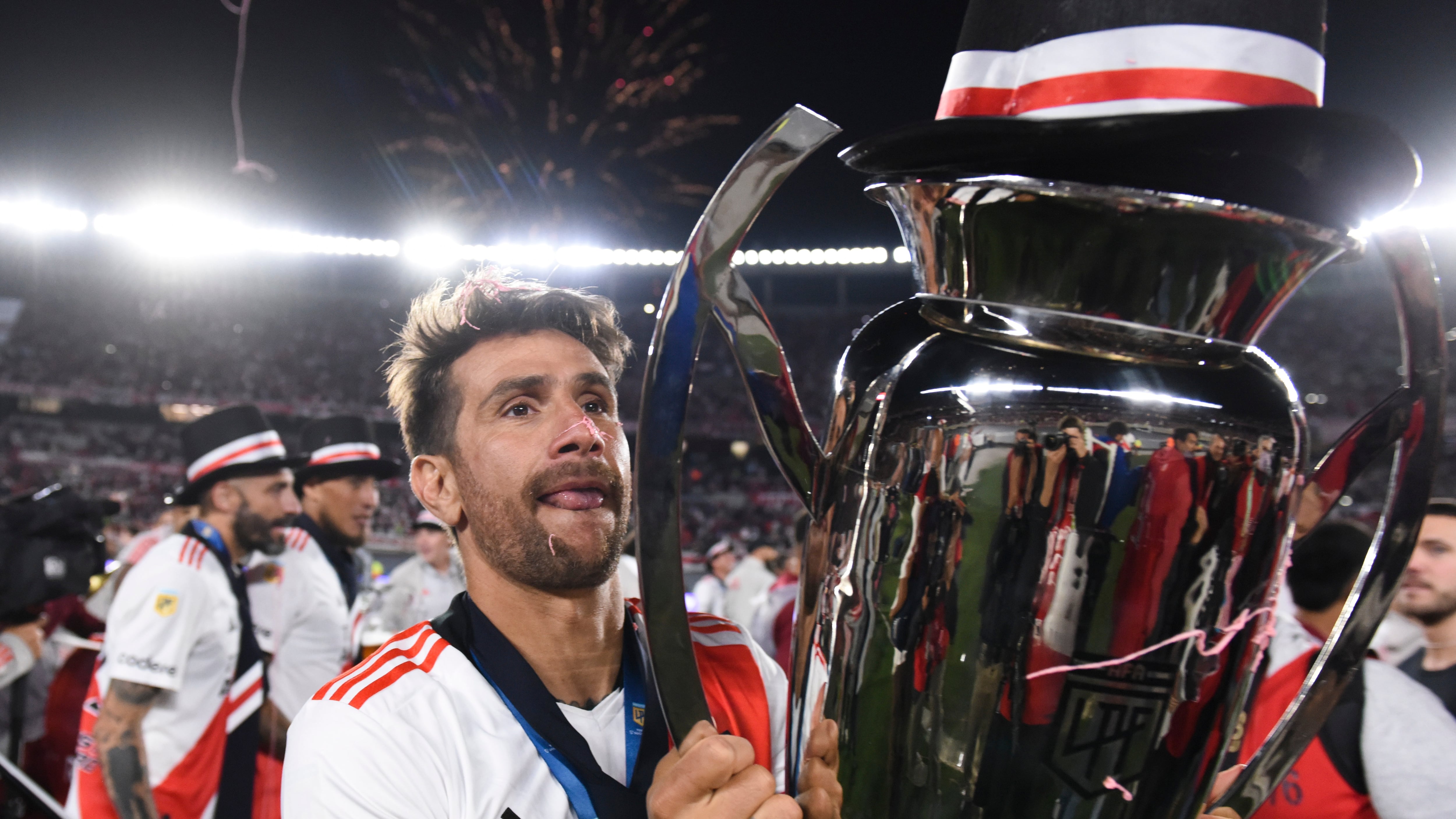 Uno de los trofeos ganados por Leonardo Ponzio en su paso como jugador de River (Créditos: Rodrigo Valle/Getty Images)