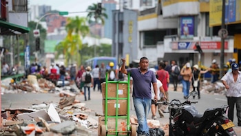 El Instituto de Medicina Legal identifica a 300 víctimas del terremoto en Colombia, entre ellas 22 menores
