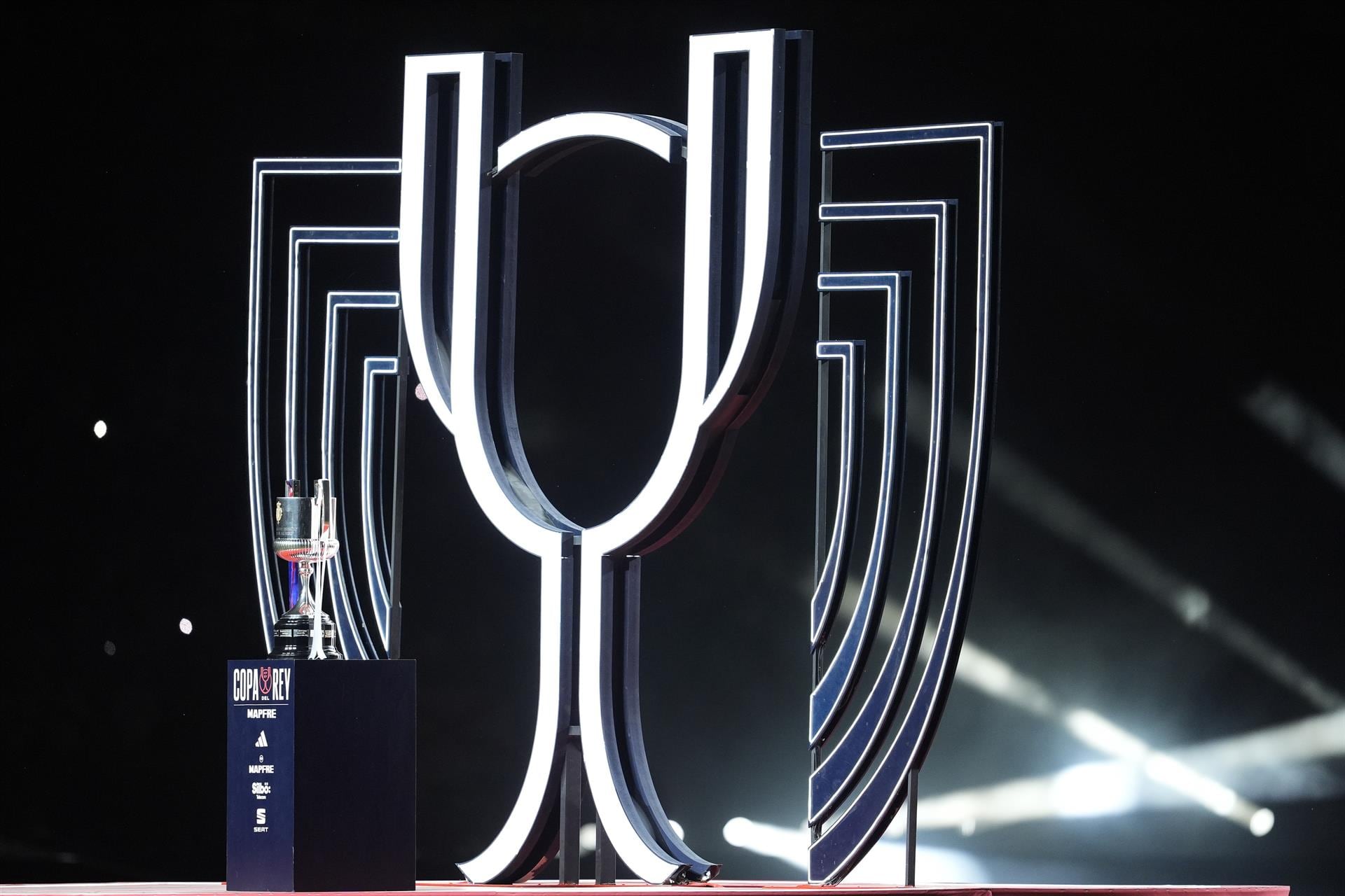 Sevilla FC, Valencia CF, Real Sociedad, Getafe CF, Girona FC y Real Oviedo arrancan su participación en la Copa del Rey afrontando la primera eliminatoria del torneo del KO, con un total de 56 encuen