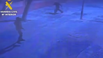 Cuatro detenidos por lanzar trozos