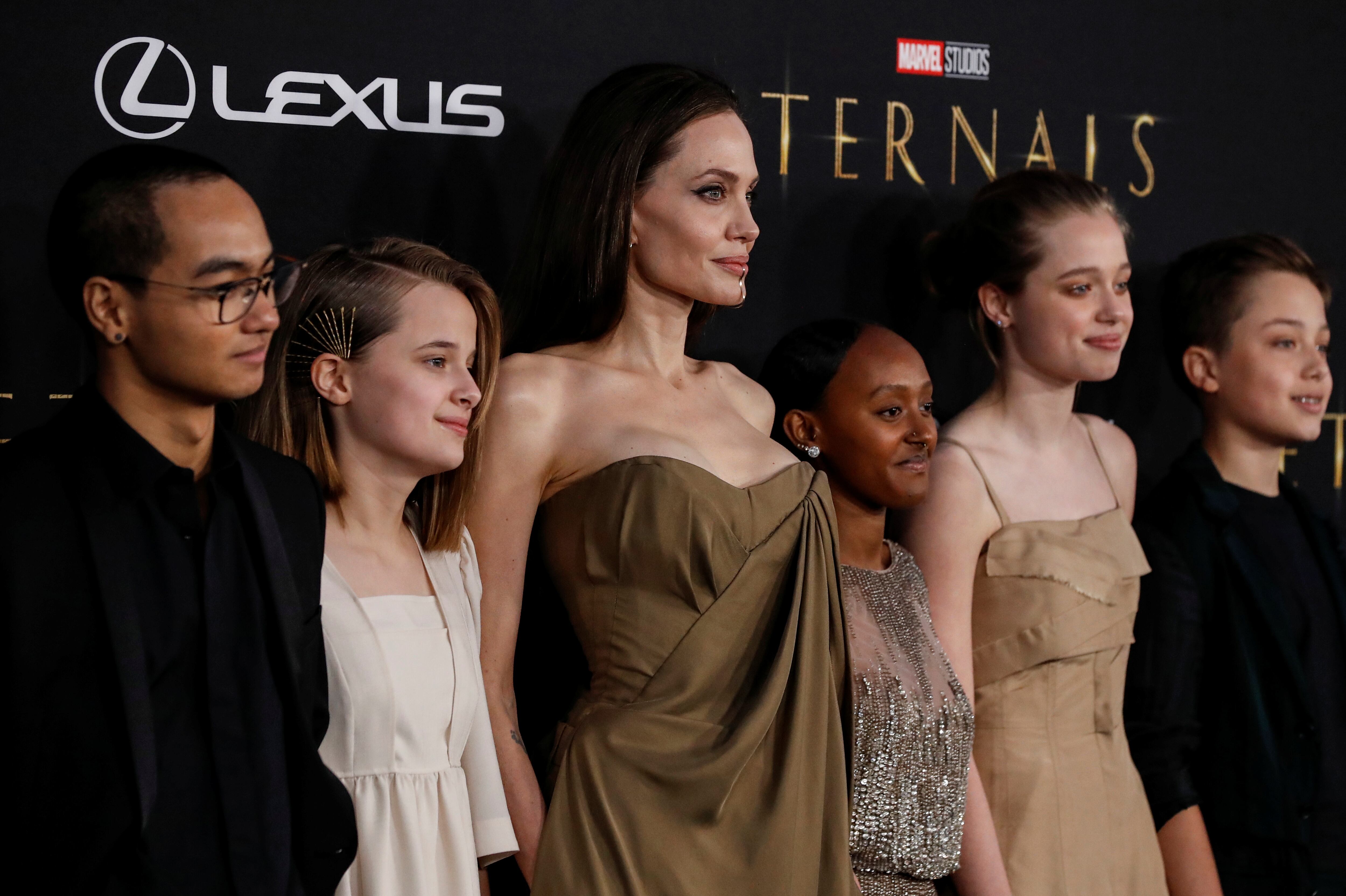 Angelina Jolie es madre de seis hijos: Maddox (23), Pax (21), Zahara (20), Shiloh (19) y los gemelos Knox y Vivienne (16). Los tres últimos son fruto de su matrimonio con el actor Brad Pitt (REUTERS/Mario Anzuoni)
