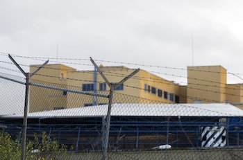 Vallado del CIE de Aluche.