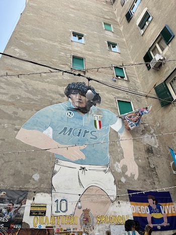 Diego vive. En el barrio