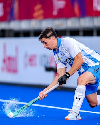 El seleccionado masculino sumó tres unidades con una diferencia importante, antes de medirse con el anfitrión (@hockey.worldcup)