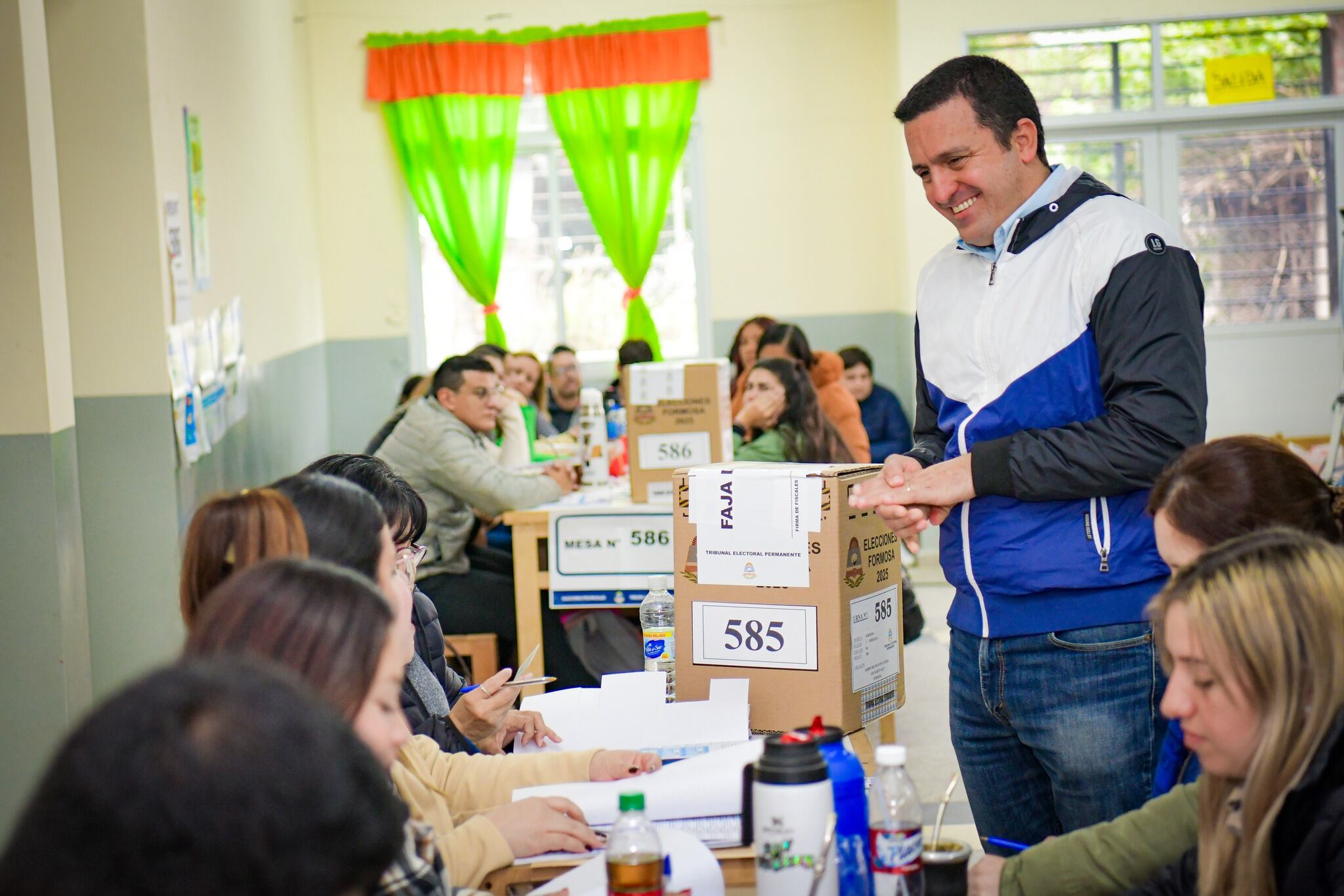 El voto del vicegobernador Eber Solis, durante los comicios del 29 de junio (Agenfor)
