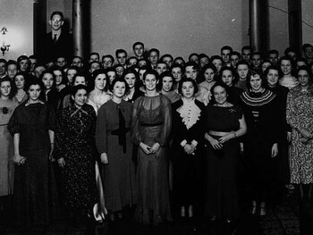 Su vida académica fue óptima. Al no poder realizar con normalidad otras tareas, se volcaba al estudio y a la lectura