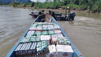 Tripulantes abandonaron lancha con casi 3,000 unidades de licor de contrabando en frontera Costa Rica - Panamá