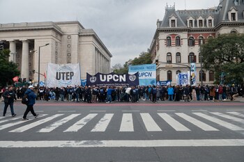 Marcha contra el endeudamiento de la economía popular