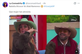 Captura de pantalla de una publicación en redes sociales que muestra a Natalia Alcocer y Adal Ramones con sombreros de estilo vaquero