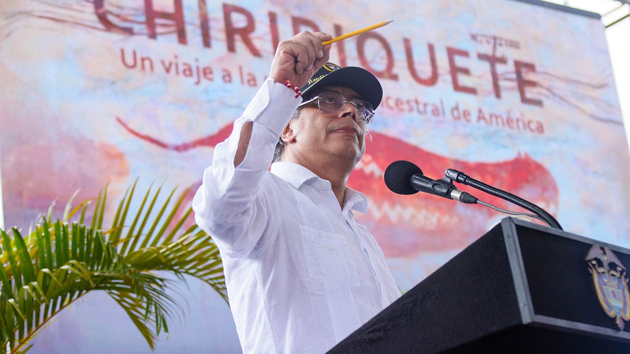 Los ministerios elaboran los borradores iniciales y sustentan las razones técnicas de cada decreto; allí lo deben firmar tanto el presidente como los jefes de cartera - crédito Presidencia de la República