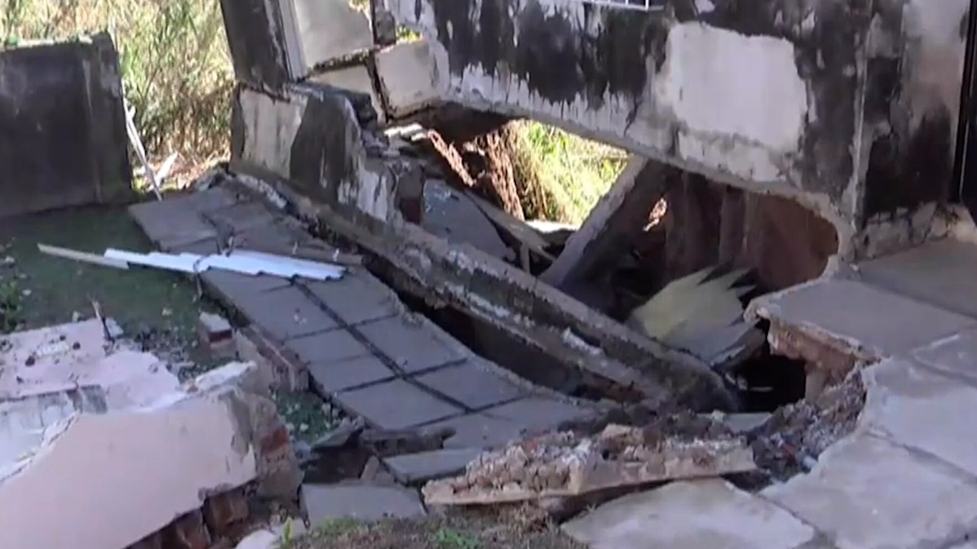 El colapso de terrenos y derrumbes dejó a varias familias en situación crítica y sin vivienda