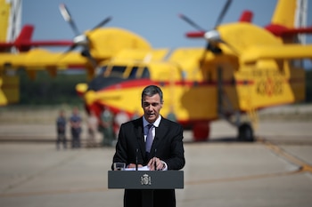 El presidente del Gobierno, Pedro Sánchez, durante el acto oficial de presentación del plan nacional de prevención y extinción de fuegos, en la Base Aérea, a 21 de mayo de 2026, en Torrejón de Ardoz, Madrid (España). (Alejandro Martínez Vélez/Europa Press)