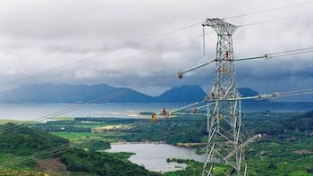 La empresa estatal china que estuvo a punto de tener el poder de cortarle la luz a todos los chilenos