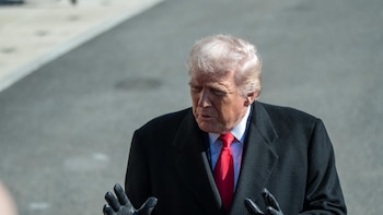 Trump saca pecho de la