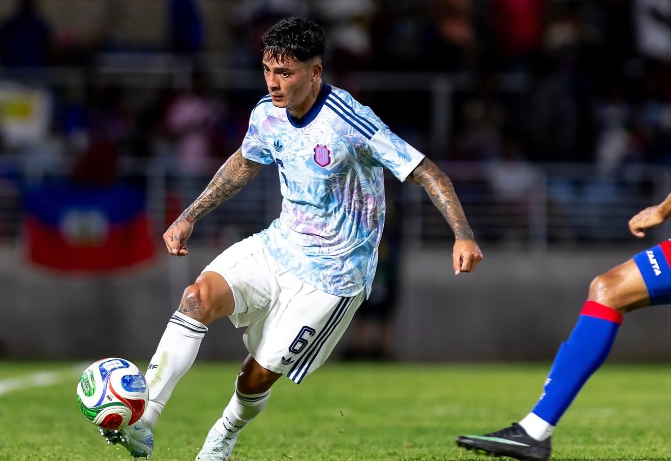 El defensor del Cartaginés y de la Selección Nacional figura entre los cuatro detenidos por presuntos delitos de extorsión cobratoria, amenazas de muerte y asociación ilícita, según la información divulgada por las autoridades. Crédito: Redes sociales Carlos Barahona