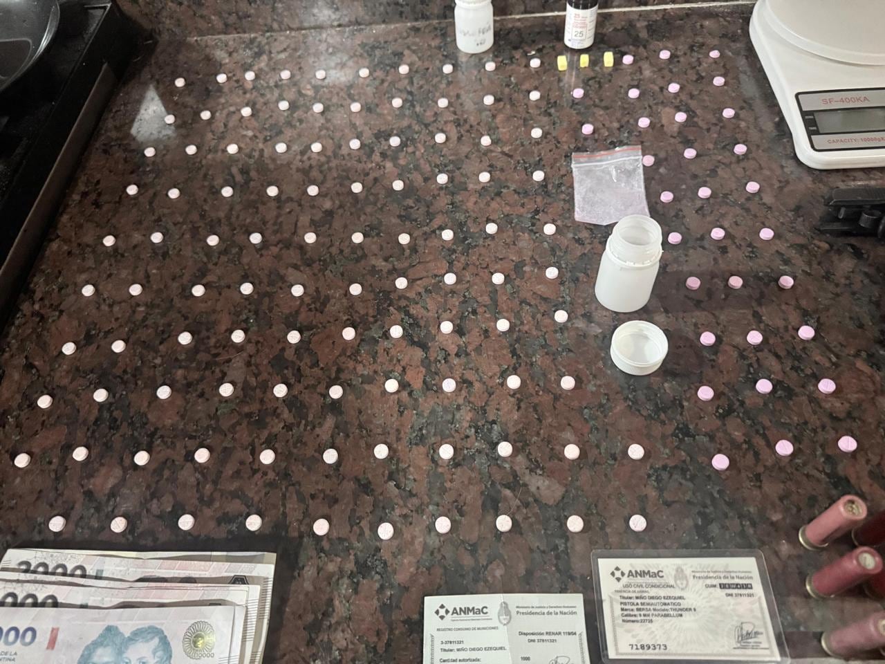 En el local bailable se hallaron pastillas de éxtasis, marihuana fraccionada, envoltorios de tusi y cristal