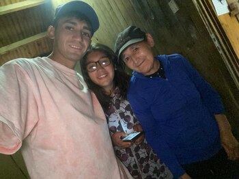 Muñoz con su madre y