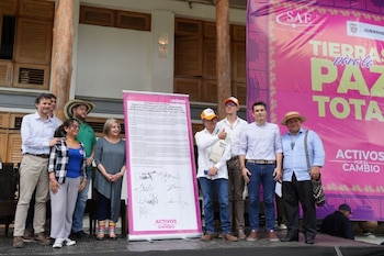 Acto de firma del compromiso