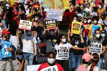 Personas participan en una protesta