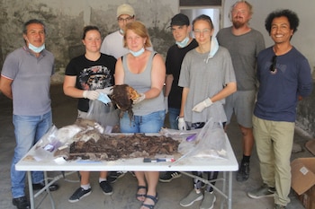 Los arquéologos peruanos y polacos