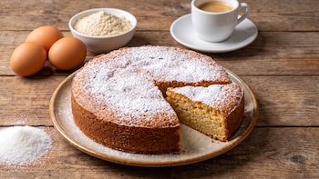 Tarta de almendra sin harina y con solo 3 ingredientes: una receta fácil, jugosa y lista en menos de 1 hora