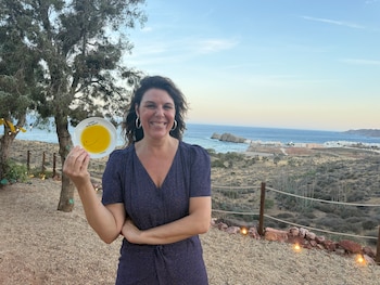María Ritter, directora de la Guía Repsol, durante la entrega de los Soletes de Verano 2026 (Infobae)