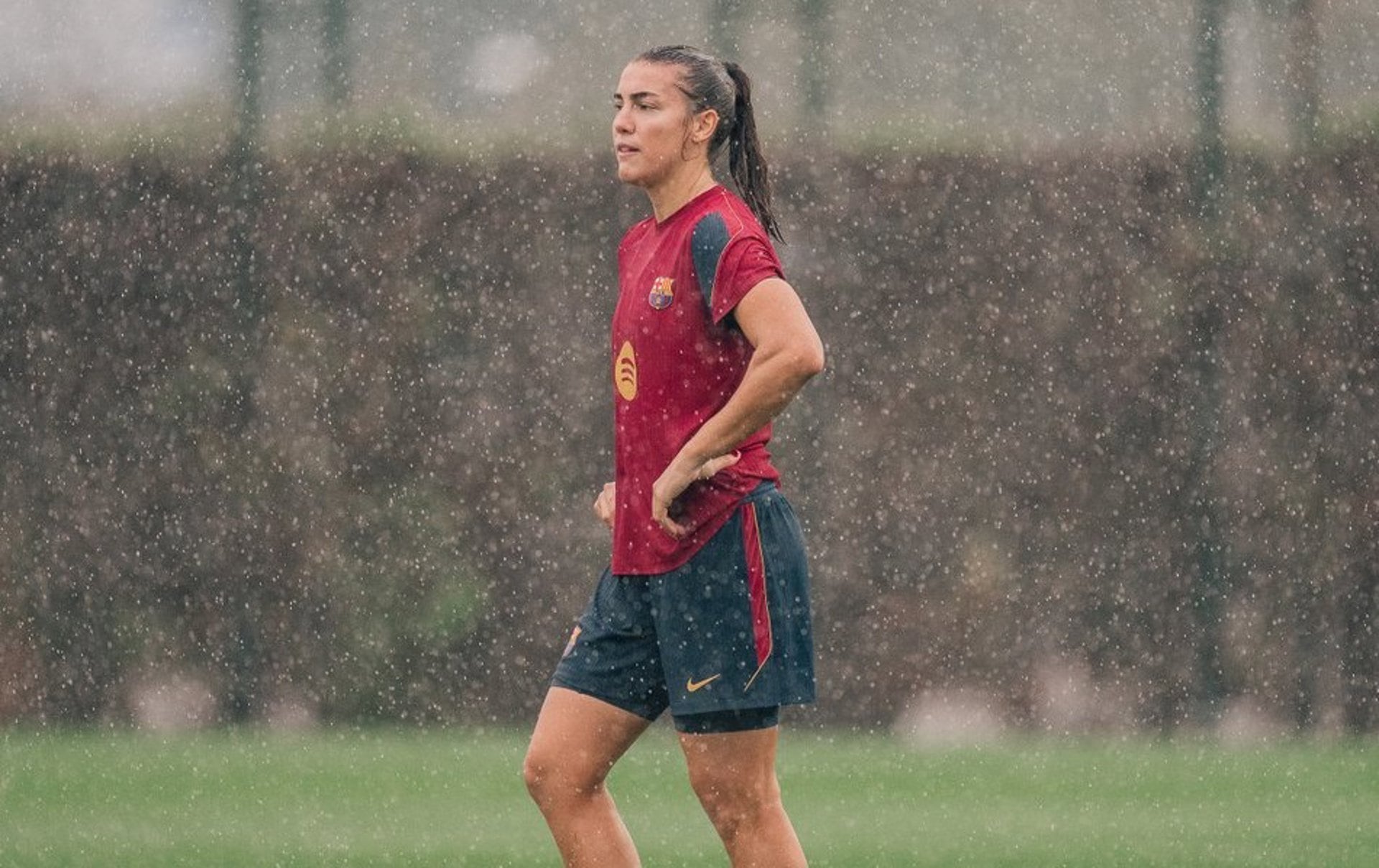 03/10/2026 Fútbol.- El Clásico de la Liga F, en peligro por la alerta de lluvias.El Clásico de la Liga F Moeve 2026-2027 de este domingo se vio afectado por la alerta de lluvias extremas que afecta a Cataluña, con la patronal y el FC Barcelona haciendo seguimiento de la situación para decidir junto con el equipo blanco el cambio de horario a las 19.00.DEPORTESFCB