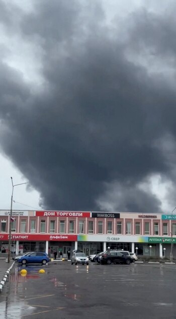 El humo se eleva tras