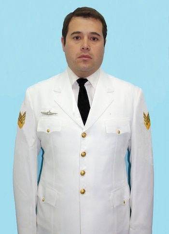 Fue ascendido a Suboficial Segundo