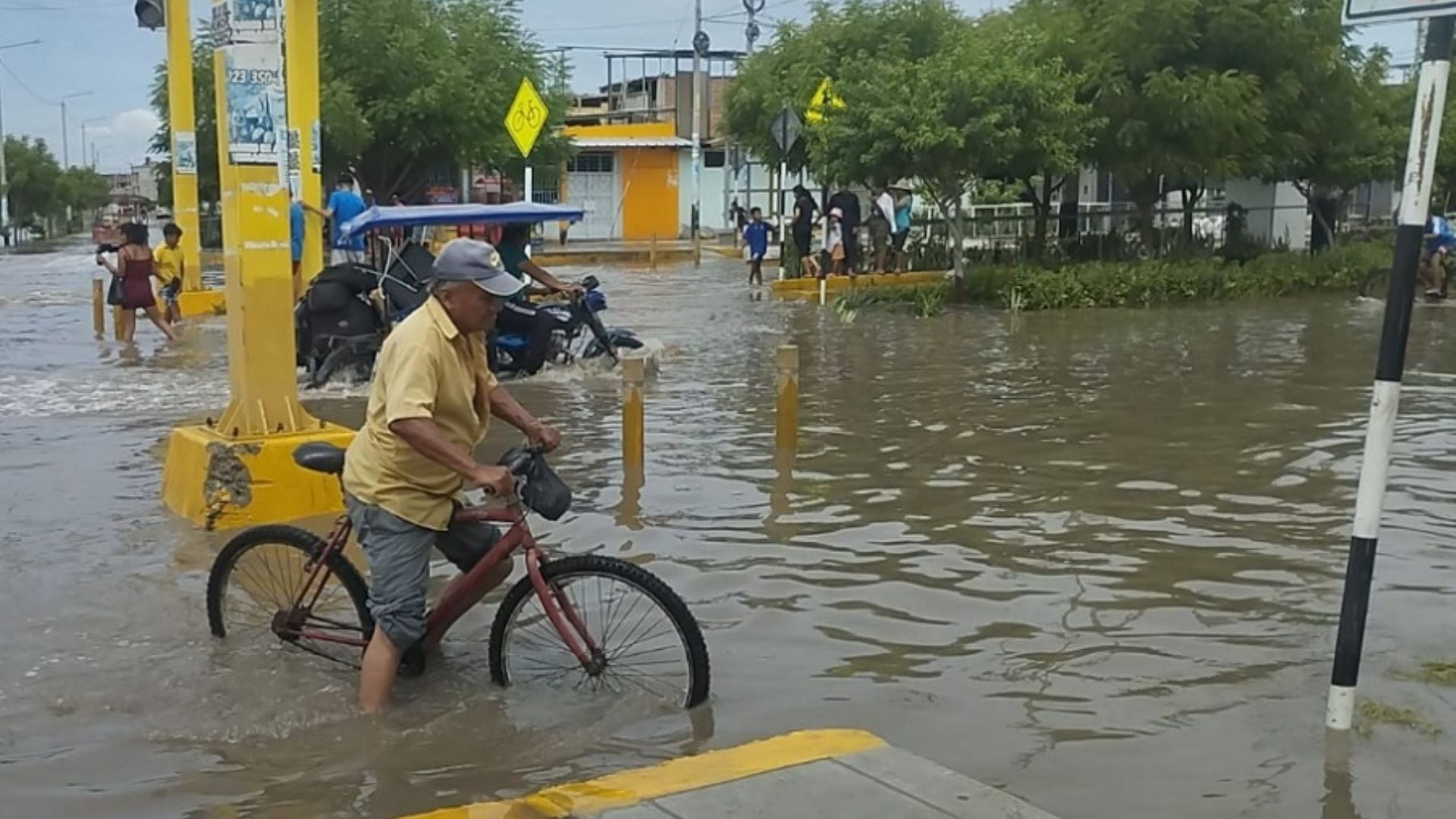 Fenómeno El Niño se debilita, pero varias regiones de la costa igual sufrirán intensas lluvias. (Foto: Andina)