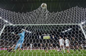 Santiago Giménez le fue anulado