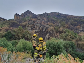 Bomberos en Barniedo de la Reina (León) en agosto de 2025. (INFOAR)