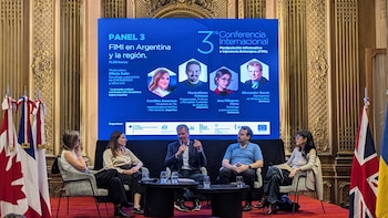 Expertos alertaron en Buenos Aires sobre la guerra de la desinformación: “No es un debate, es una batalla de narrativas”