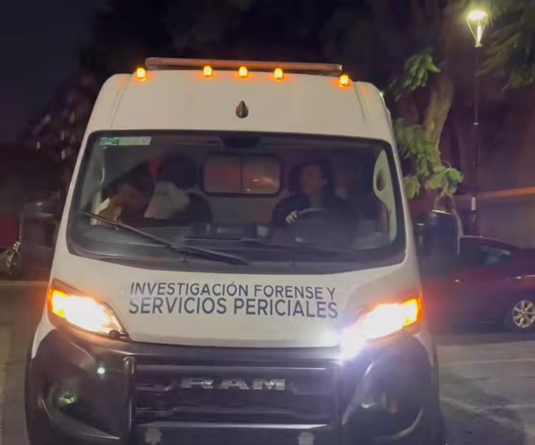 El cuerpo del hombre fue llevado al Semefo para realizarle la necropsia de ley. Foto: (Captura de pantalla)