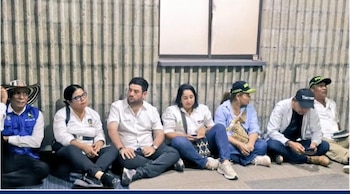 Las imágenes de alcaldes sentados