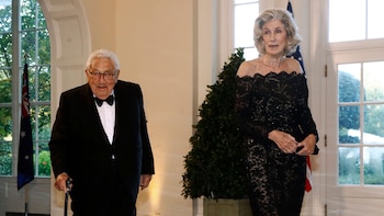 Murió Nancy Kissinger, filántropa y esposa del exsecretario de Estado Henry Kissinger, a los 92 años