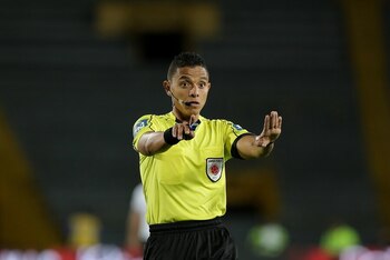 Santiago dirigió en cuatro ocasiones