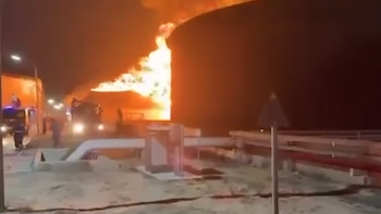 Un ataque contra la principal refinería de Libia destruyó un tanque con 4,5 millones de litros de gasolina